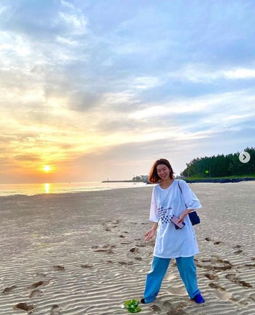 1594782843897414.jpg 帮女友拍照